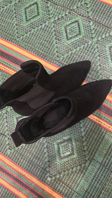 Остроносые ботильоны замш. всего за 20