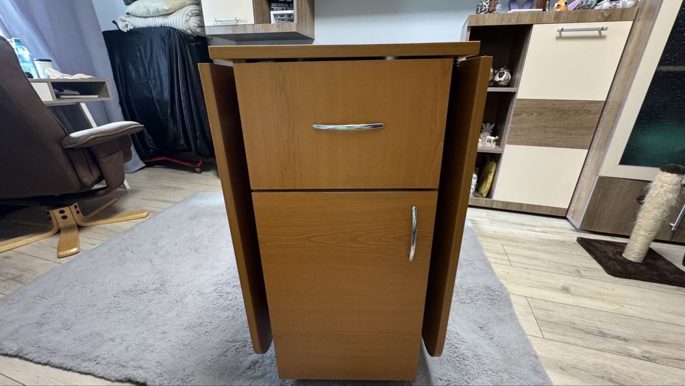 Masa extensibila cu scaune incluse