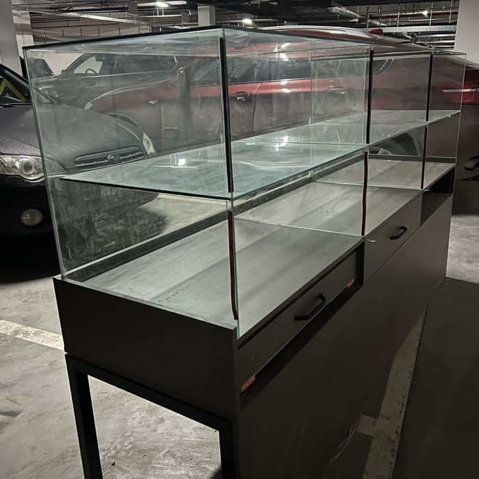 Витрина стеклянный