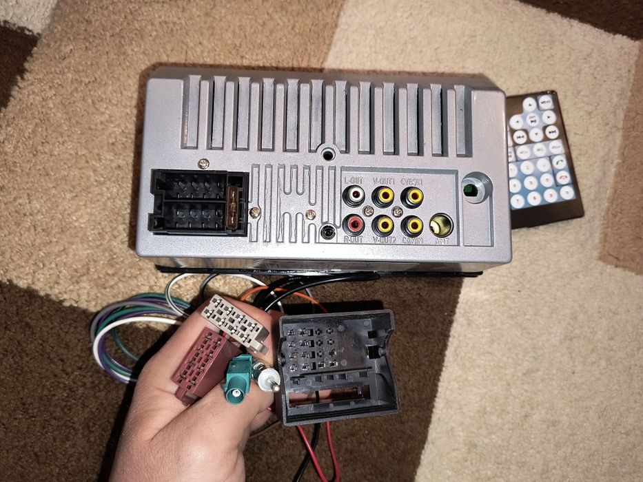 Vând player auto cu afișare telefon pe ecran