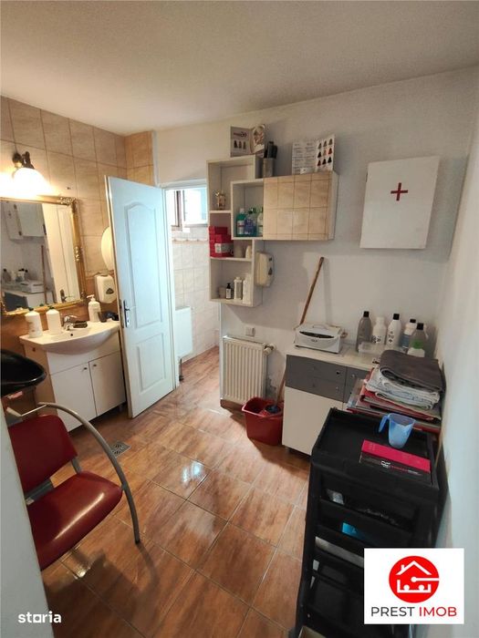 Apartament si spatiu comercial de vanzare