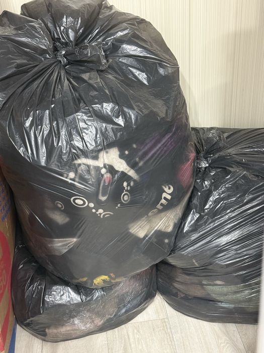 Отдам даром вещи , сумки . Подростковое , молодежное