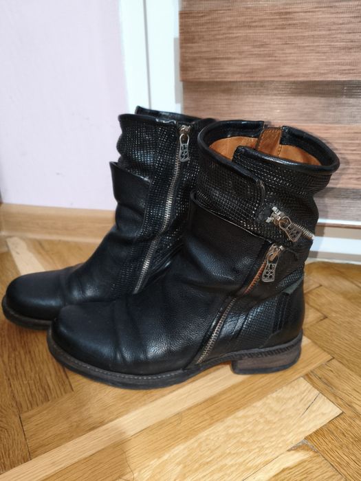 Боти от естествена кожа