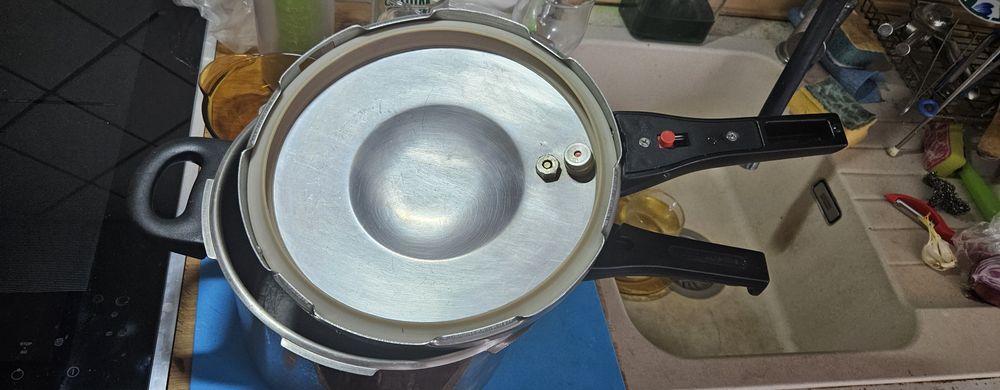 Тенджера под налягане