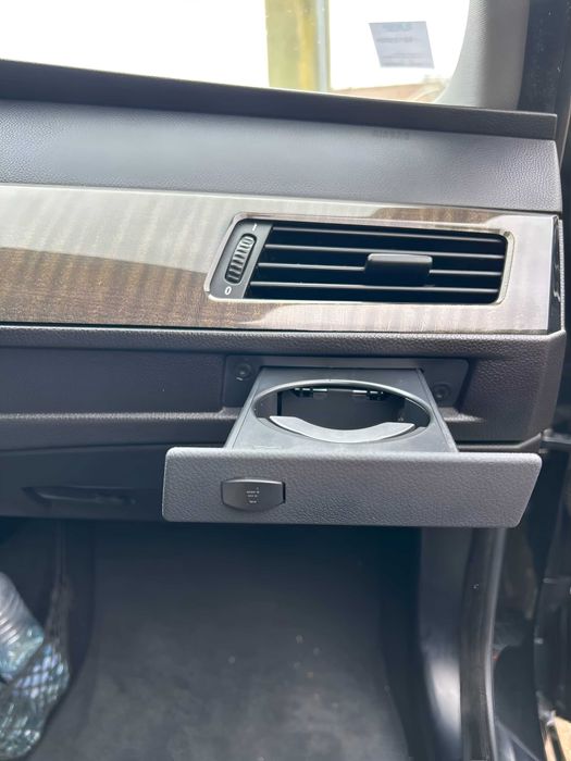 Гаранция! Нови Висококачествени Поставки за Чаши за BMW E60 и E61