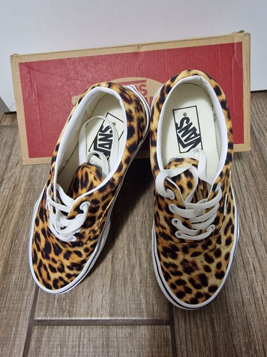 Леопардови кецове Vans