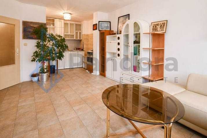 Дава се под наем Двустаен апартамент в София, Изгрев - 65 кв.м за 475 € - Снимка #1