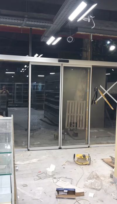 сенсорный дверы (Dormakaba)