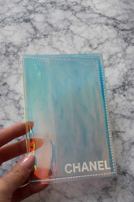 холограмна подвързия за паспорт на шанел chanel нова калъф шарен топ