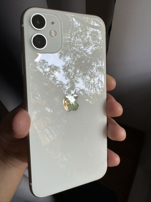 iPhone 11 white cutie
