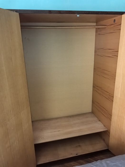 Лакиран гардероб