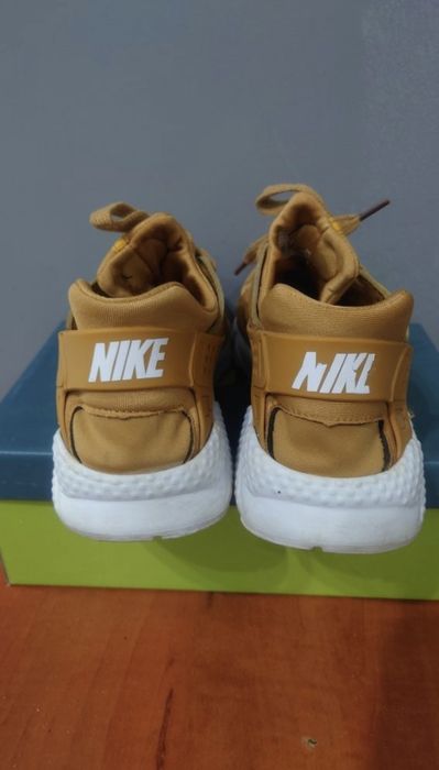 Дамски обувки и маратонки