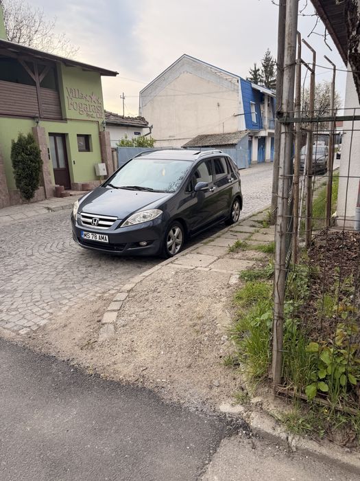 Vand Honda FR-v 2.2 diesel 6 locuri