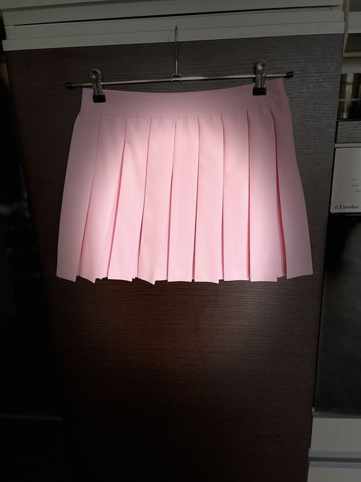 Къса плисирана поличка