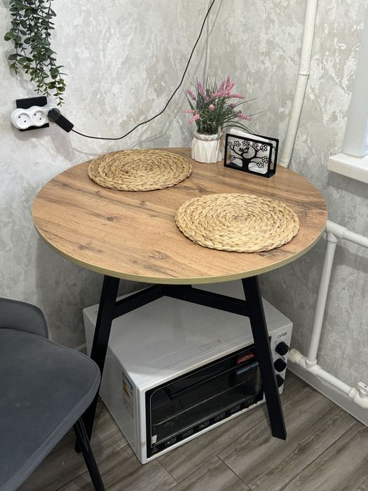 Продам стол диаметр 75