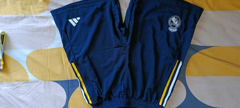 Продавам оригинален летен комплект Adidas Реал Мадрид