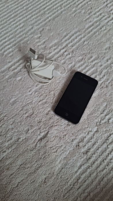 Продаю Айфон 4s 8gb