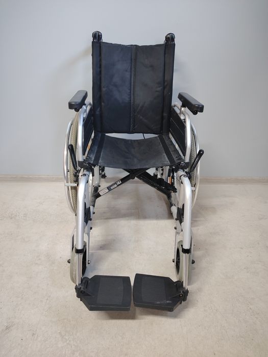 Carucior cu rotile pliabil/fotoliu rulant persoane cu dizabilitati.040