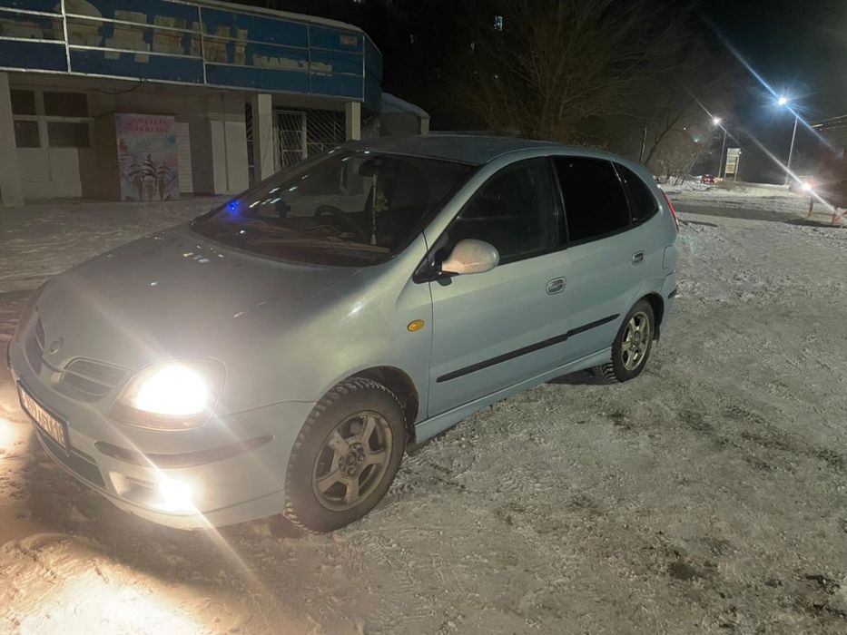 Продам машину, цвет голубой