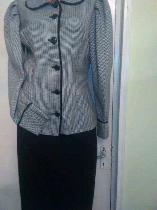 Costume cu pantaloni și fusta, sacouri, jachete, rochii