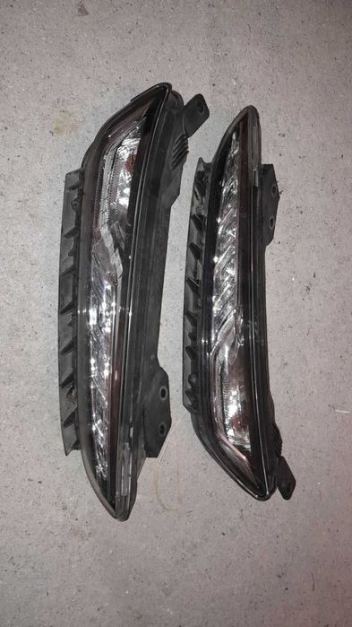 Продавам дясна лед светлина и стопове за Хюндай Кона 2021г.