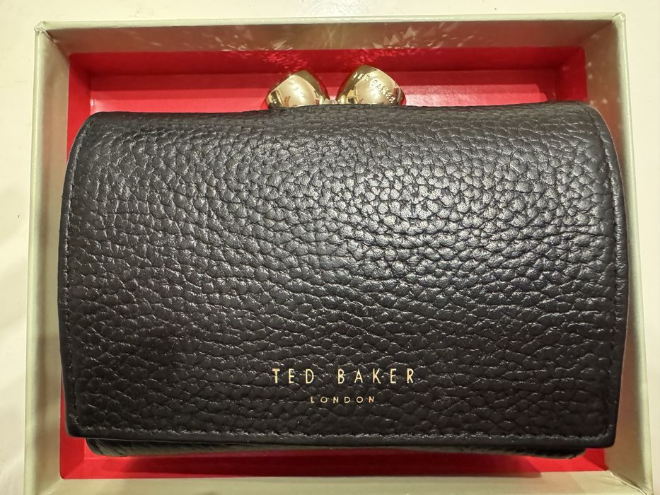 Оригинално кожено, черно портмоне в черен цвят