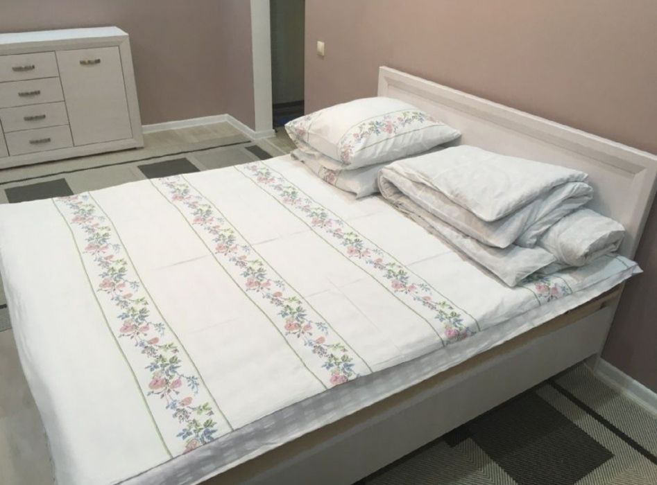 Сдается 1-комнатная в центре.