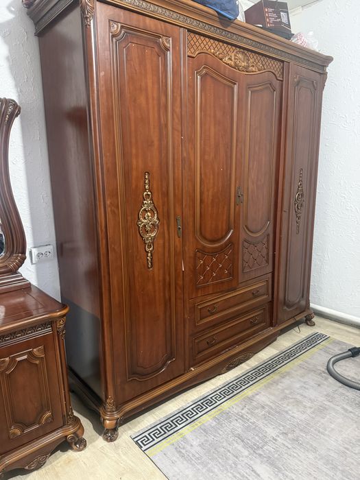 Продам спальный гарнитур