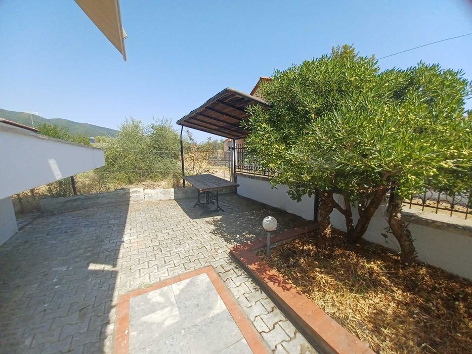 Продава къща 160 м2 с двор 300 м2 в Аспровалта, Гърция