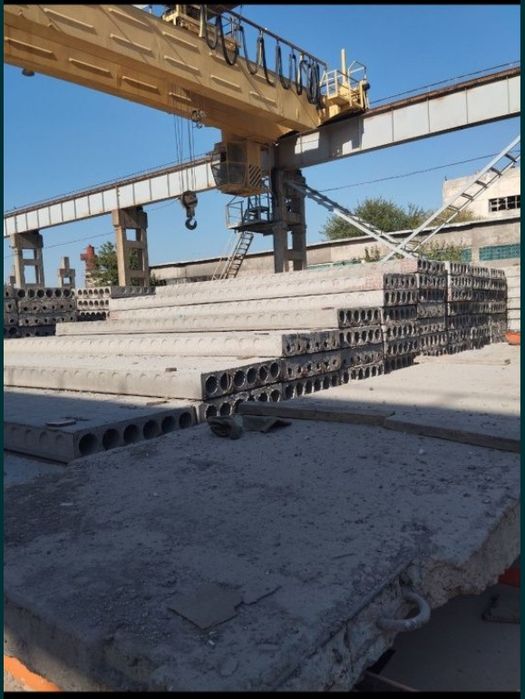 Бетон плиталар сотилади.