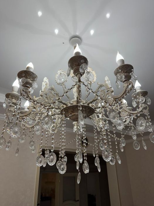 Продаётся люстра