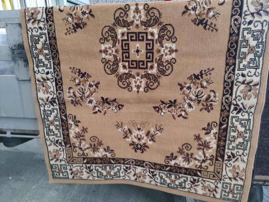 продава  употребявани килими в добро състояние