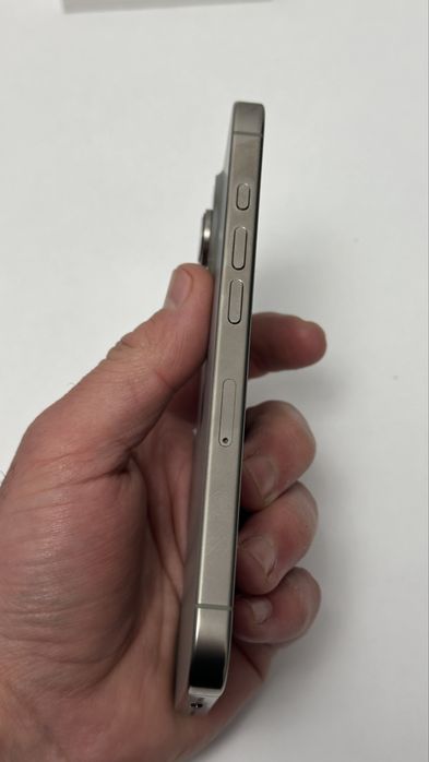 16 pro 256gb 95% baterie