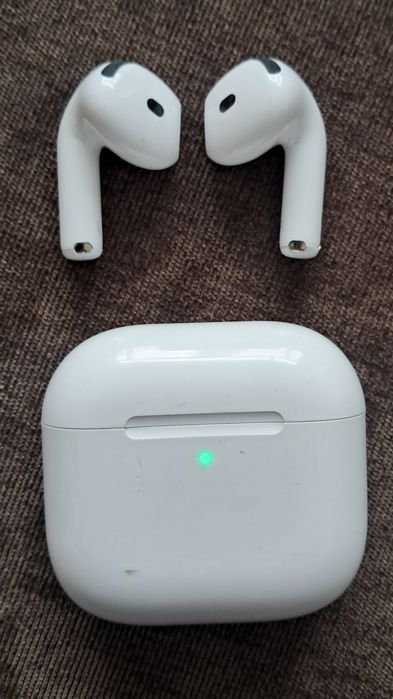 Продам AirPods 4 наушники б/у  .