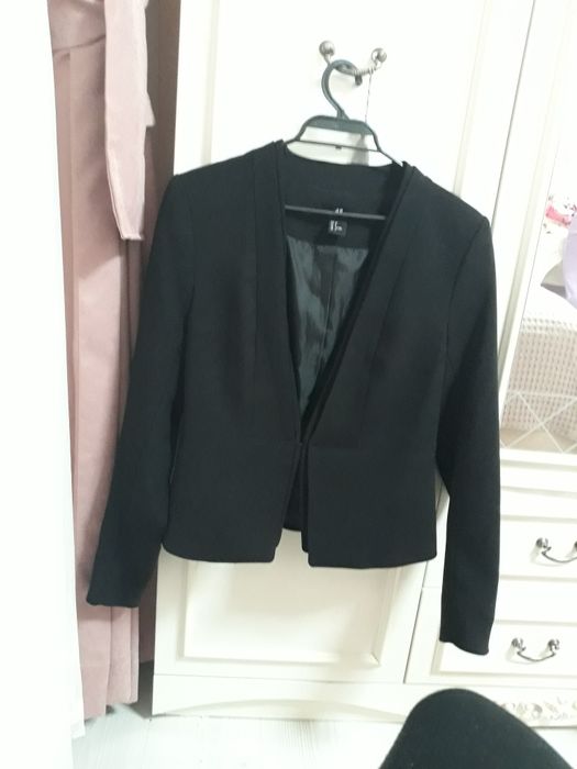 Елегантно сако на    H&M