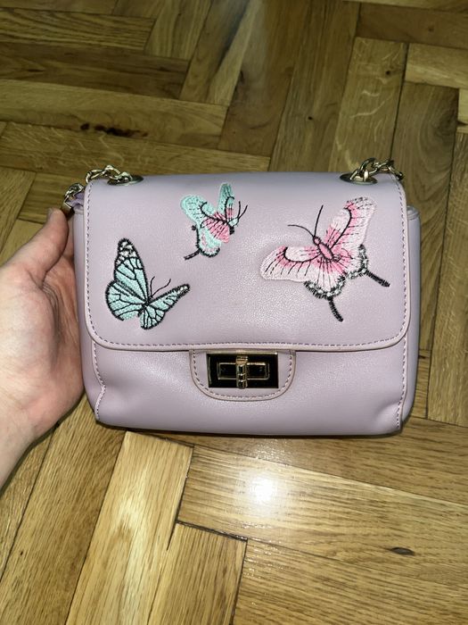 Малка лилава чанта, носена 1-2 пъти -15лв