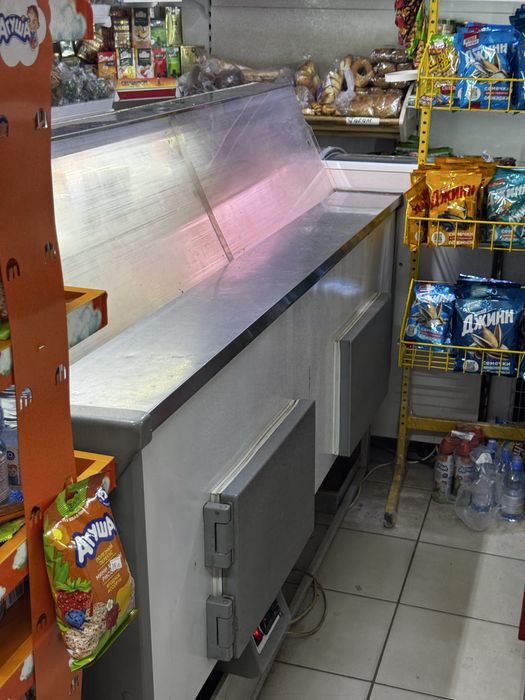 Продам витринный холодильник