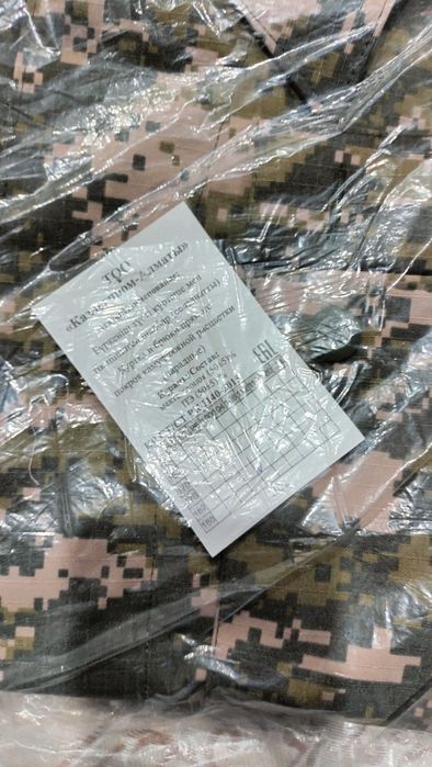 Костюмы с брюками хаки