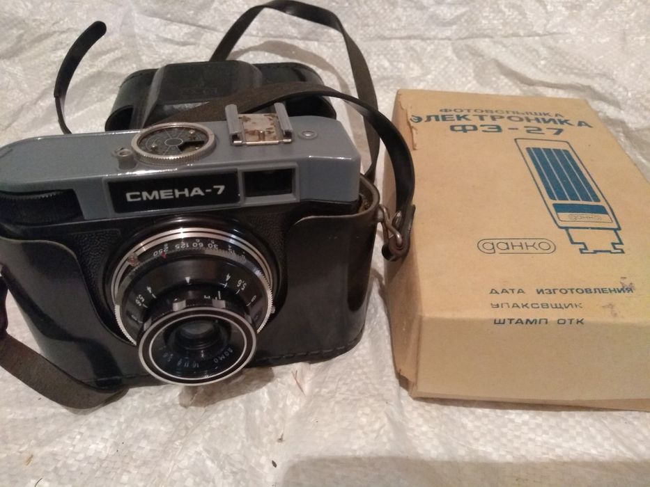 Ретро фотоапарат  ,,Смена " 7  със светкавица .