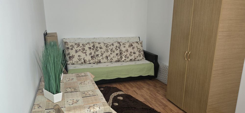 Închiriez garsonieră