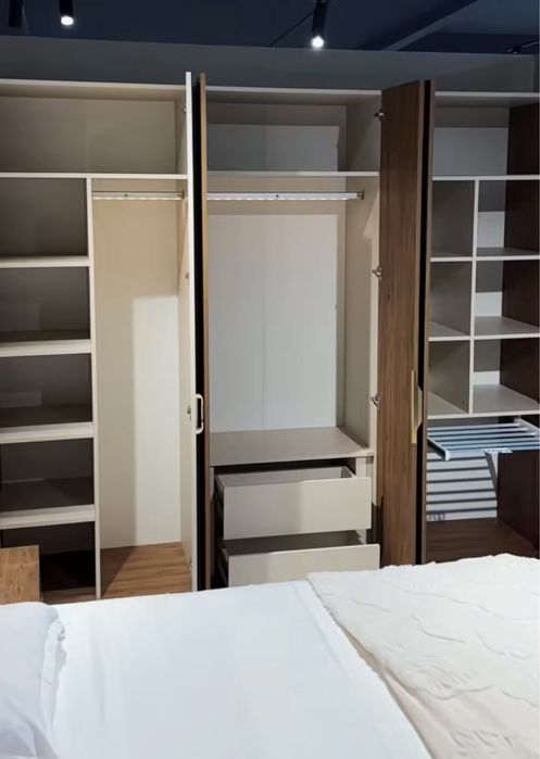 Спальный гарнитур