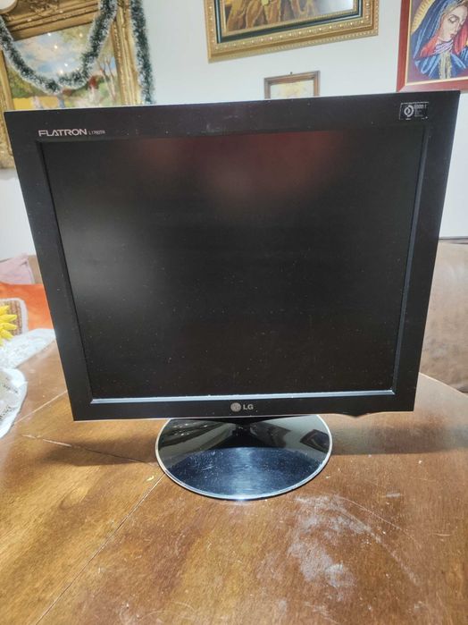 Монитор LG L1760TQ