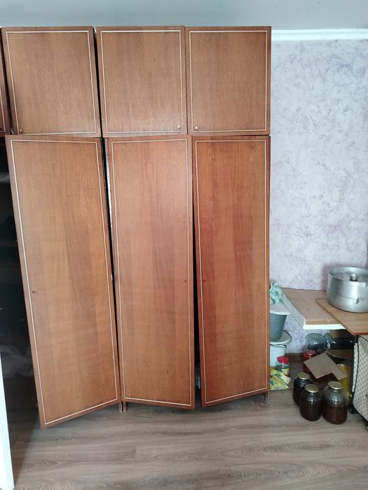 Отдам даром шкаф, кравать, тумбу.