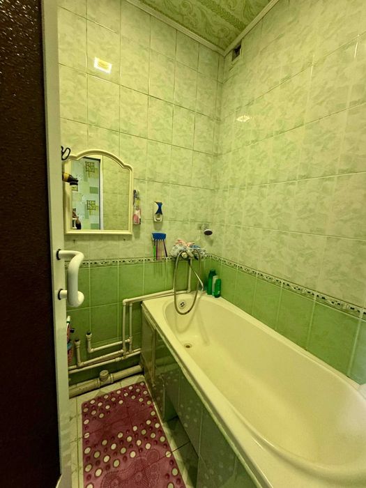 Арзон нархда 6 микрн 2 хонали квартира сотилади