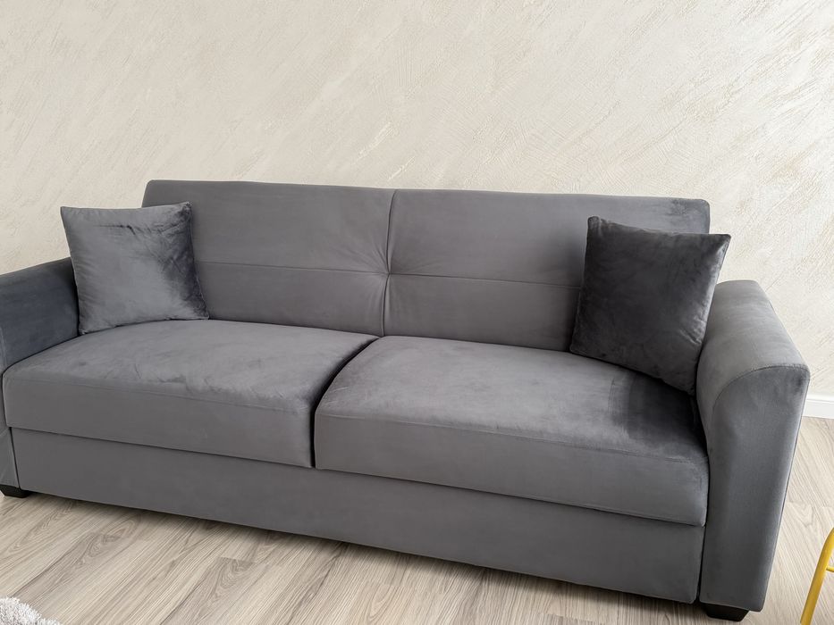 Vand Canapele extensibile din catifea de culaore gri antricit,in conditii foarte bune!