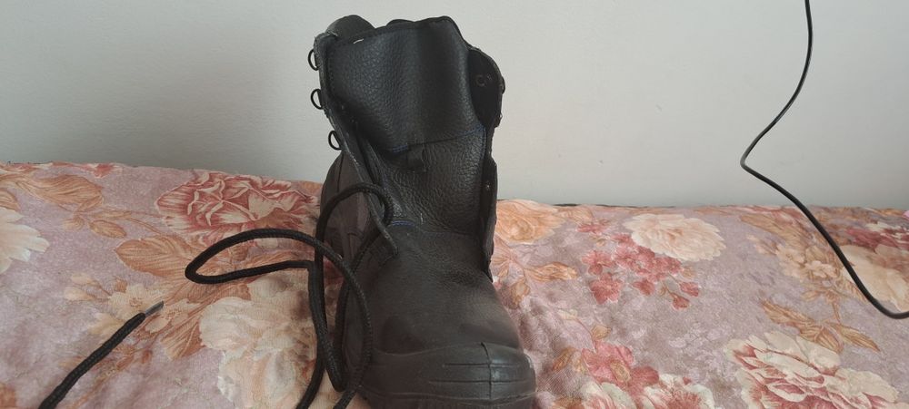 Срочно спец.батинка новый размер44