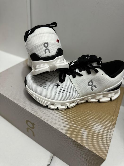 Кроссовки on новые