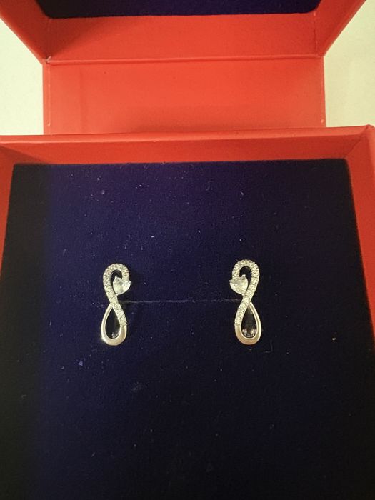 Продам новые серьги серебро