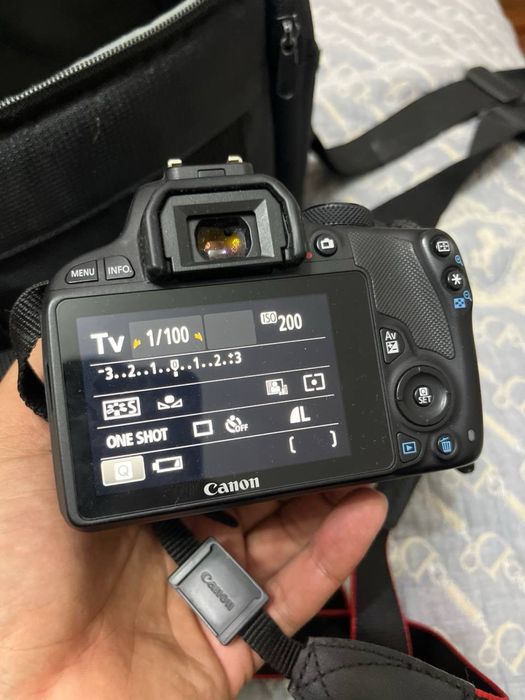 Фотоаппарат Canon EOS 100D