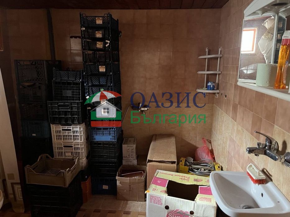 Двуетажна къща в центъра на гр. Свети Влас 245 м2, и двор 1 149 м2,